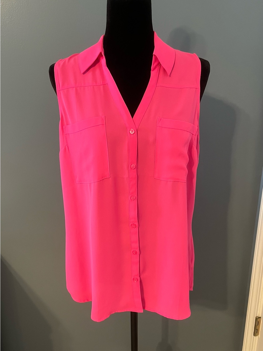 Express Portifino Sleeveless Button-Front Blouse in Hot Pink sz large EUC
